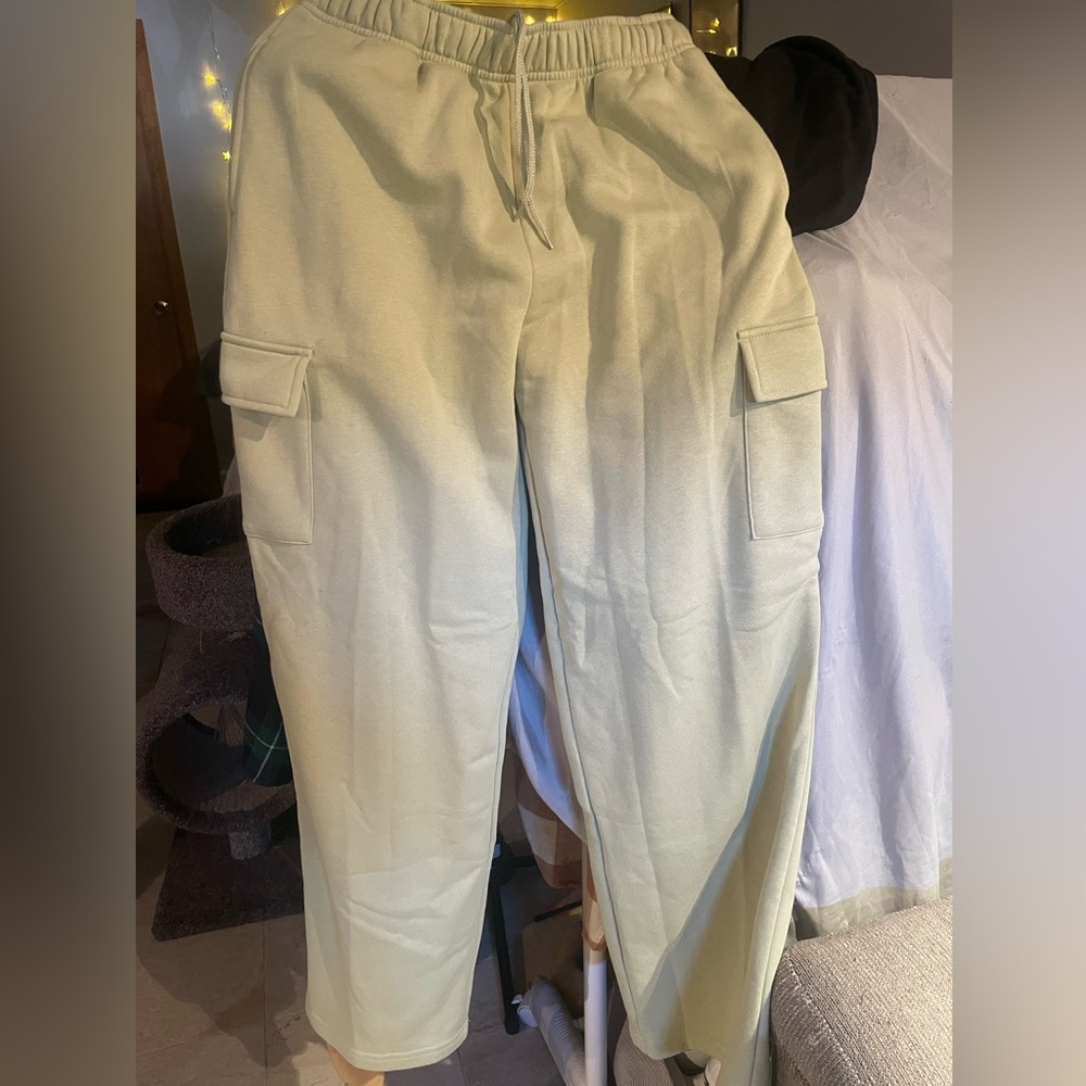No Boundaries light green cargo sweat pants